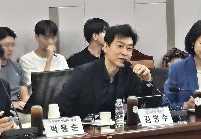 김병수 로보티즈 대표가 12일 국회에서 열린 '피지컬 AI 프론티어 강국 신기술 전략포럼'에서 발표하고 있다. / 사진=고명훈 기자