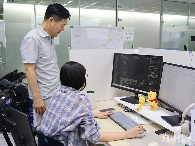 지난달 30일 방문한 대전 한국과학기술원(KAIST) 본원의 IT융합빌딩 내부 김창익 교수의 'CI Lab'의 모습. 대학원 연구자들이 컴퓨터 비전 및 AI기반 영상·센서 데이터 이해 기술을 연구하고 있다. / 사진=박설민 기자