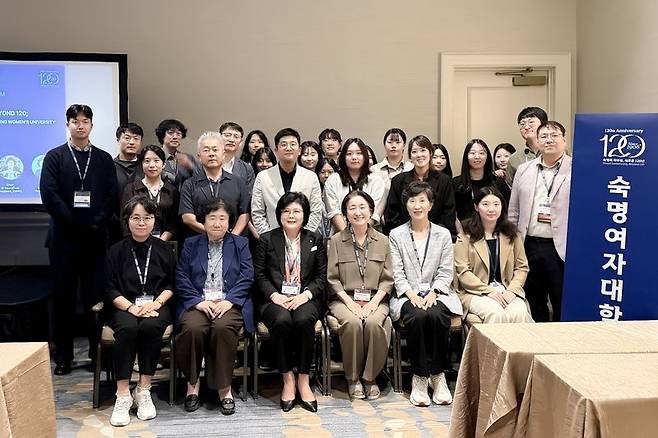 숙명여자대학교가 미국 플로리다주 올랜도에서 열린 '2026 한미과학자대회(UKC 2026)'에서 '자랑스러운 숙명, 120년을 넘어: 숙명여자대학교의 미래 연구'를 주제로 포럼을 개최했다. 숙명여대 제공