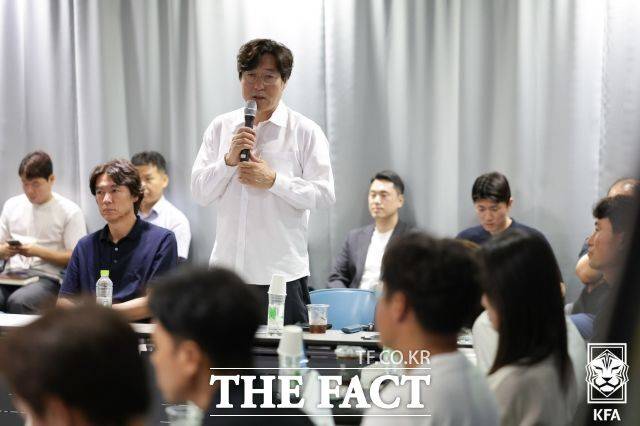 이임생 대한축구협회 기술총괄이사가 2024년8월 열린 한국축구기술철학 워크숍에서 기술철학을 구성하는 요소에 대해 설명하고 있다./KFA
