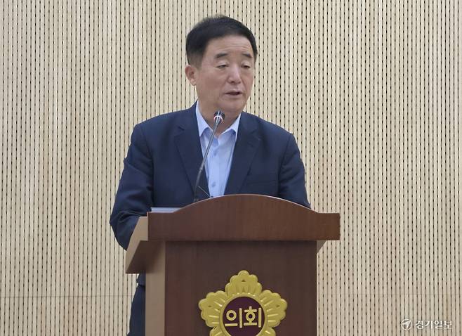 13일 경기도의회 브리핑룸에서 더불어민주당 강득구 최고위원(안양 만안)이 기자회견을 하고 있다. 이진기자
