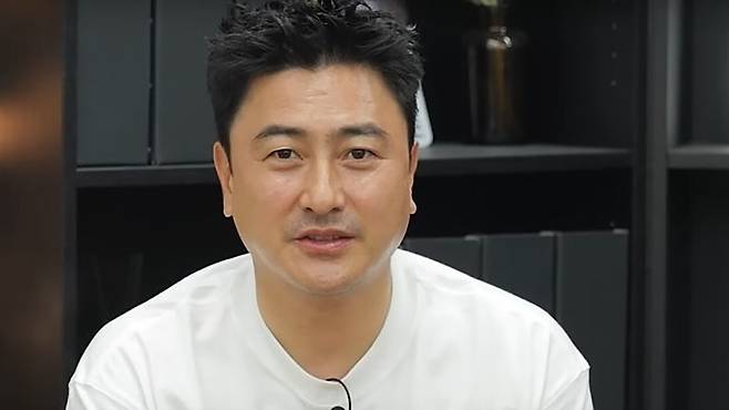 은퇴 후에도 철저한 자기 관리와 일상을 공유하는 안정환. 유튜브 채널 ‘안정환 19’ 화면 캡처