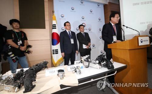 2018년 BMW 화재 원인 발표 (서울=연합뉴스) 안정원 기자 = 민관합동조사단은 EGR쿨러 균열로 인한 냉각수 누수가 화재 발생원인이나 EGR 설계결함으로 냉각수 끓음 현상(보일링)을 확인했다고 밝혔다. 2018.12.24