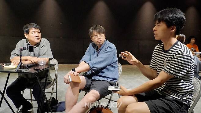 모임은 소그룹 두 개로 나뉘어 진행됐다. 참석자들은 현장 이야기를 듣고 자유롭게 질문했다. 뉴스앤조이 안디도