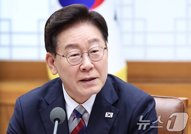 이재명 대통령이 14일 청와대에서 열린 청년정책 대전환을 위한 청년정책 전문가 간담회에서 발언하고 있다. (청와대통신사진기자단) 2026.8.14 ⓒ 뉴스1 이재명 기자