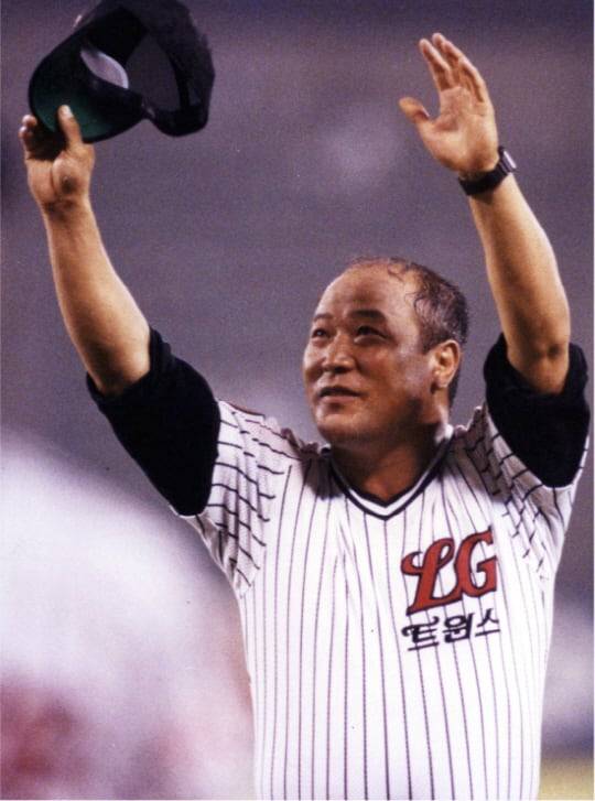 프로야구 LG 사령탑 시절 백인천 감독. /스포츠조선