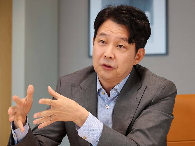 황형준 보스턴컨설팅그룹코리아 대표가 매일경제와 인터뷰하며 국내 기업의 AI 전환 전략을 설명하고 있다. 한주형 기자
