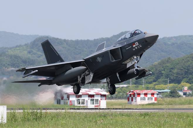 KAI 품에 안긴 제노코는 KF-21 완제기 양산과 함께 실적 턴어라운드를 기대한다. 사진은 KF-21 이륙 모습. /사진=뉴스1