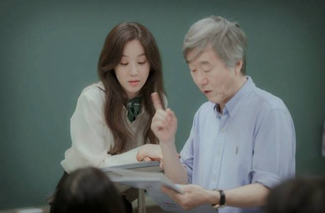 '졸업' 촬영 당시 배우 정려원과 안판석 감독. 정려원 인스타그램