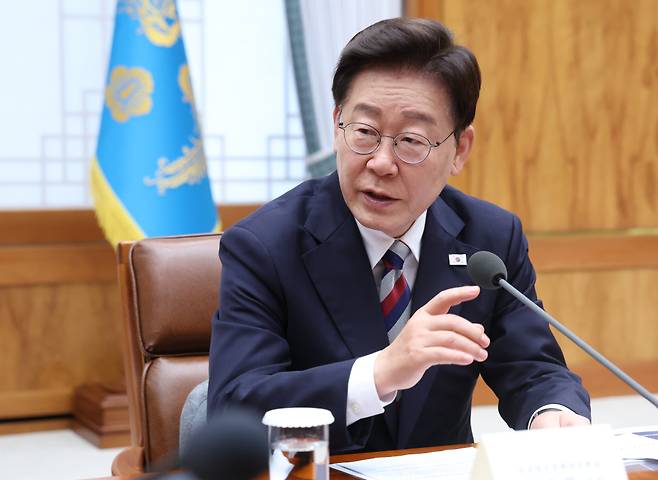 이재명 대통령이 14일 청와대에서 열린 청년정책 전문가 간담회에서 발언하고 있다. 청와대통신사진기자단