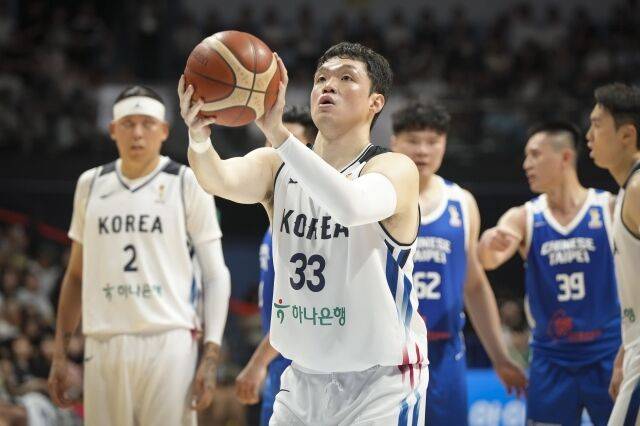 한국 이승현이 슛을 시도하고 있다./대한민국농구협회 제공