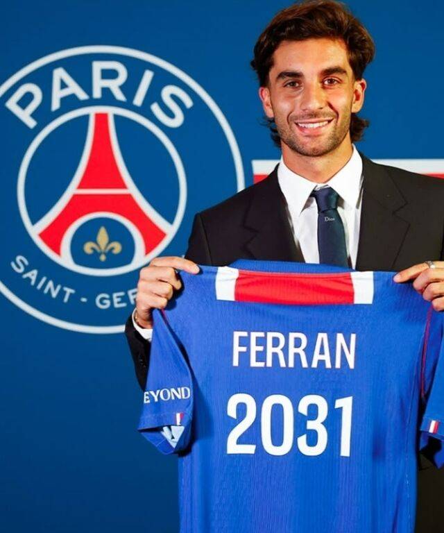 PSG가 페란 토레스 영입을 발표했다./PSG