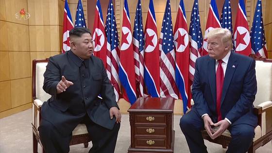 2019년 6월 판문점 남측 자유의 집에서 회담하는 김정은-트럼프 〈출처=연합뉴스〉