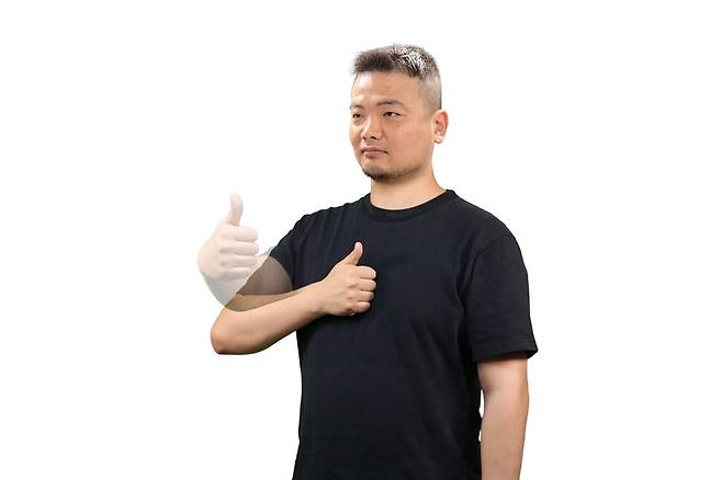 ‘게이’를 뜻하는 한국농인엘지비티플러스(LGBT+)의 대안수어. 한국농인엘지비티플러스 제공