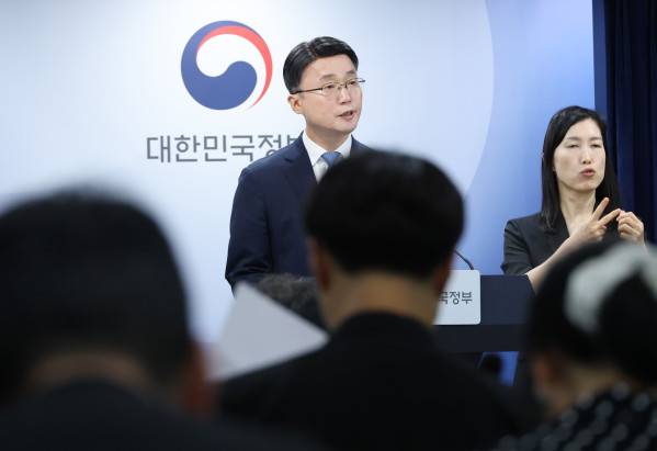 류제명 과학기술정보통신부 2차관이 18일 서울 종로구 정부서울청사에서 독자 AI파운데이션모델 프로젝트 2차 단계평가 결과 브리핑을 하고 있다. 2026.8.18