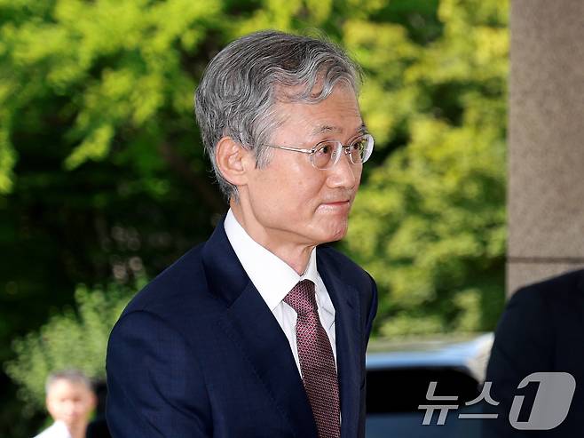 조희대 대법원장이 5일 서울 서초구 대법원으로 출근하고 있다. 2026.8.5 ⓒ 뉴스1 이호윤 기자