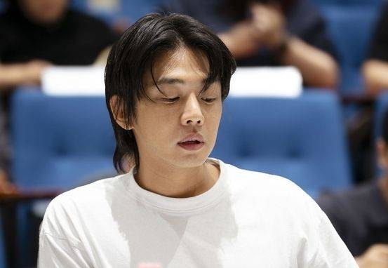 영화 '뱀피르' 대본 리딩 현장에서 포착된 배 유아인 /사진=뉴(NEW) 제공, 뉴스1