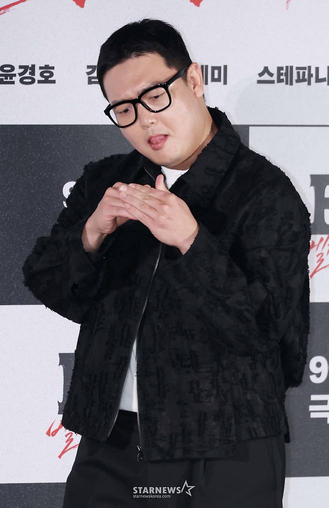 배우 김민호가 18일 오전 서울 CGV용산아이파크몰에서 진행된 영화 '타짜: 벨제붑의 노래' 제작발표회에 참석해 포즈를 취하고 있다. 온라인 카지노 사업으로 세상을 다 가진줄 알았던 장태영(변요한), 그리고 그의 모든 것을 빼앗은 같은 이름의 절친 박태영(노재원)이 글로벌 도박판에서 다시 만나 복수의 한판을 벌이게 되는 타짜 시리즈의 마지막 ‘타짜: 벨제붑의 노래’는 9월 23일 개봉한다. /2026.08.18 /사진=이동훈 photoguy@