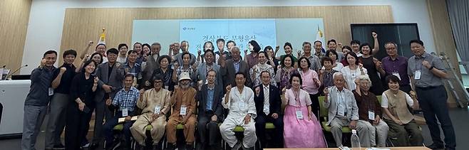 ▲ 지역의 전통문화를 이어가는 경북 무형유산 전승자들이 한자리에 모여 전승 현장의 어려움을 공유하고 지속 가능한 전승 기반 마련 방안을 논의했다. 경북도 제공
