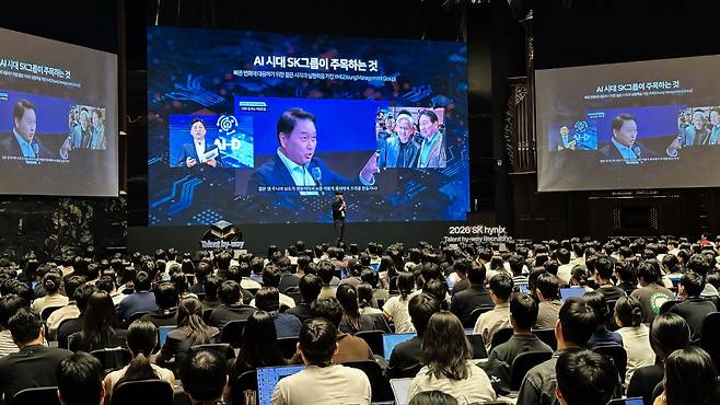 구직자들의 관심이 쏠린 ‘2026 하반기 기술사무직 신입 채용설명회 Talent hy-way Recruiting’ 현장(사진제공=SK하이닉스)