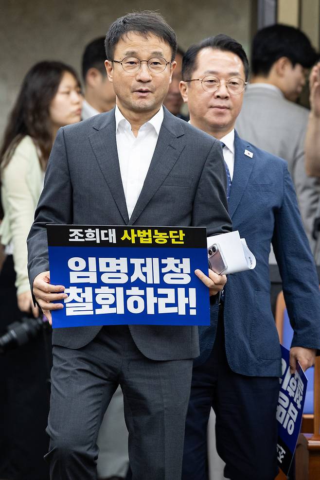 한병도 더불어민주당 원내대표가 20일 서울 여의도 국회에서 열린 의원총회에 참석하고 있다. 2026.8.20/뉴스1