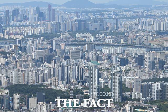 22일 경·공매 데이터 전문기업 지지옥션에 따르면 지난 18일부터 21일까지 서울 아파트 경매 낙찰률은 40.0%로 전주 50.0%보다 10.0%p 하락했다. 대형 면적 고가 아파트가 여러 차례 유찰되면서 낙찰률을 끌어내렸다는 분석이다. /김성렬 기자