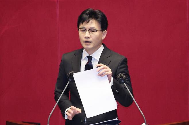 한동훈 당시 법무부 장관(현 무소속 의원)이 2022년 12월28일 국회 본회의에서 뇌물수수·정치자금법 위반 혐의를 받는 노웅래 당시 더불어민주당 의원에 대한 체포동의 요청 이유를 설명하고 있다. ⓒ 연합뉴스