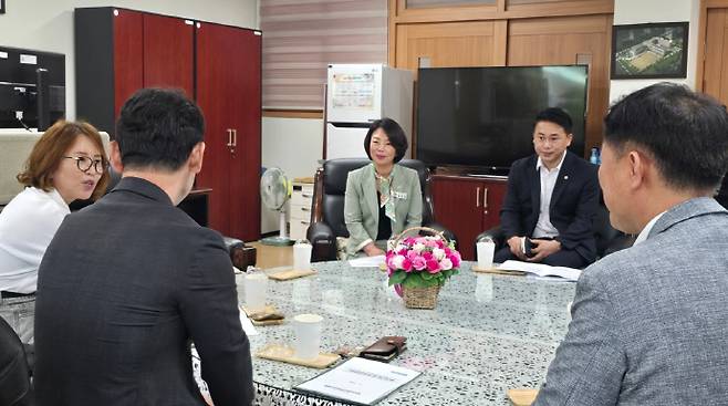 전남광주통합특별시의회 박은정 의원(더불어민주당·비례)은 최근 나주 라온초등학교와 광주 금호중앙여자고등학교를 찾아 학교 출입관리시스템 운영 실태를 점검했다. /시의회 제공