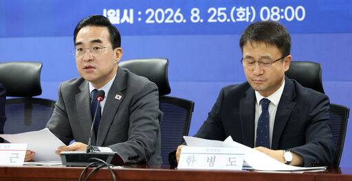 박홍근(왼쪽) 기획예산처 장관이 25일 국회 의원회관에서 열린 2027년도 예산안 당정협의에서 발언하고 있다. 오른쪽은 한병도 더불어민주당 원내대표. 뉴시스