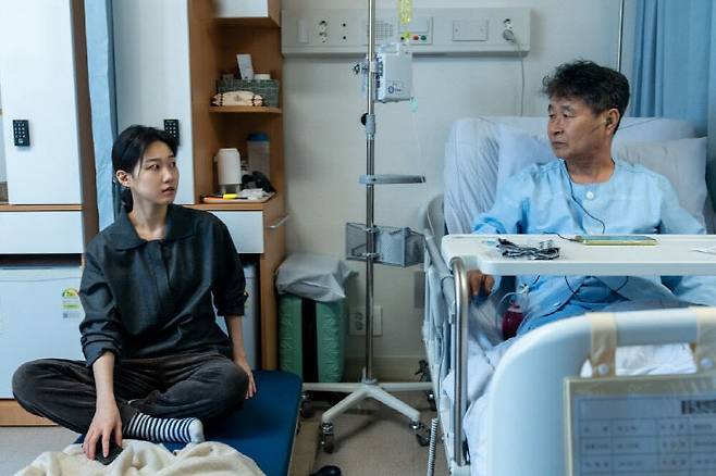 영화 철들무렵에서 딸 역할의 하윤경 배우와 아버지 역할의 기주봉 배우. 사진=한성일 기자