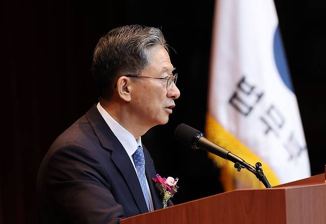 정성호 법무부 장관이 26일 경기 과천시 정부과천종합청사에서 열린 법무부 장관 이임식에서 이임사를 하고 있다. 우상조 기자