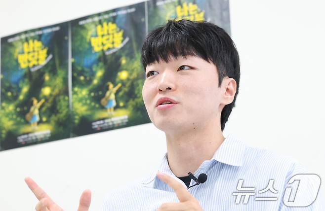 어린이 가족 뮤지컬 '나는 반딧불'에서 그림자새역을 맡은 배우 김승현이 서울 동작구 드림스테이지 스튜디오에서 뉴스1과 인터뷰를 하고 있다. ⓒ 뉴스1 안은나 기자