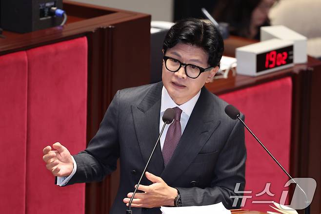 한동훈 무소속 의원이 24일 서울 여의도 국회에서 열린 예산결산특별위원회 전체회의에서 질의하고 있다. 2026.8.24 ⓒ 뉴스1 신웅수 기자
