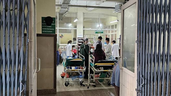 카트만두 트리부반 교육대병원에 이송된 네팔 대홍수 부상자들 (카트만두=연합뉴스) 정윤주 촬영