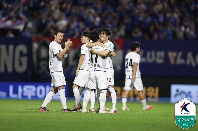 수원 삼성이 김포FC 원정에서 승리하며 K리그2 7경기 연속 무패를 이어갔다. (한국프로축구연맹 제공)