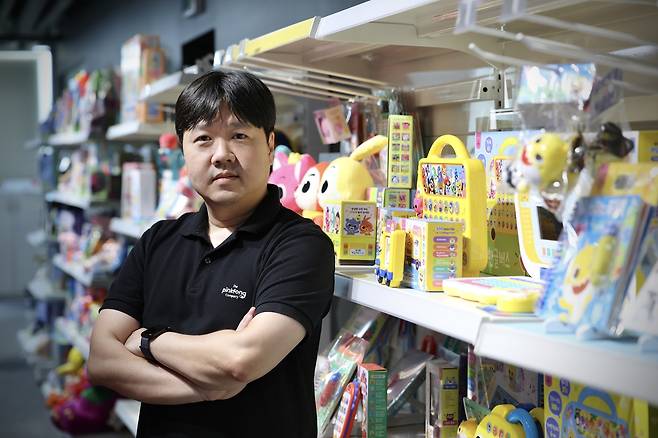 김민석 더핑크퐁컴퍼니 대표이사 (서울=연합뉴스) 류효림 기자 = 김민석 더핑크퐁컴퍼니 대표이사가 최근 서울 서초구 사옥에서 연합뉴스와의 인터뷰에 앞서 포즈를 취하고 있다. 2026.8.29 ryousanta@yna.co.kr