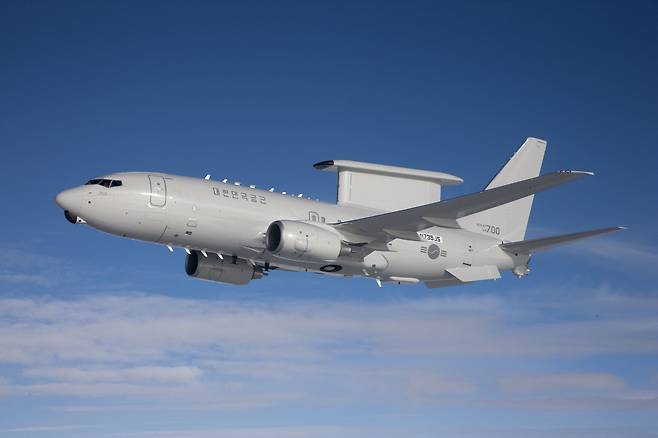 공군 E-737 공중조기경보통제기가 훈련을 위해 비행을 하고 있다. 세계일보 자료사진