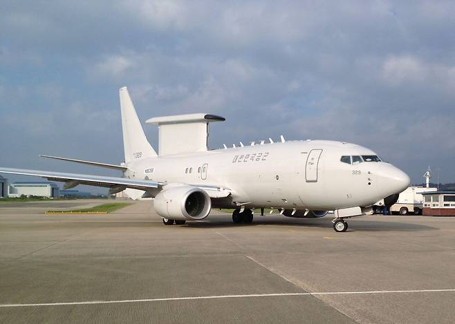 공군 E-737 공중조기경보통제기가 주기장에서 대기하고 있다. 세계일보 자료사진