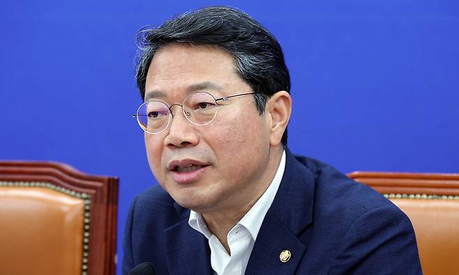 법무부 장관 후보자로 지명된 김승원 더불어민주당 의원이 30일 여의도 국회에서 열린 조희대 대법원장 불출석 사유서 제출 관련 기자간담회에서 발언하고 있다. 뉴시스