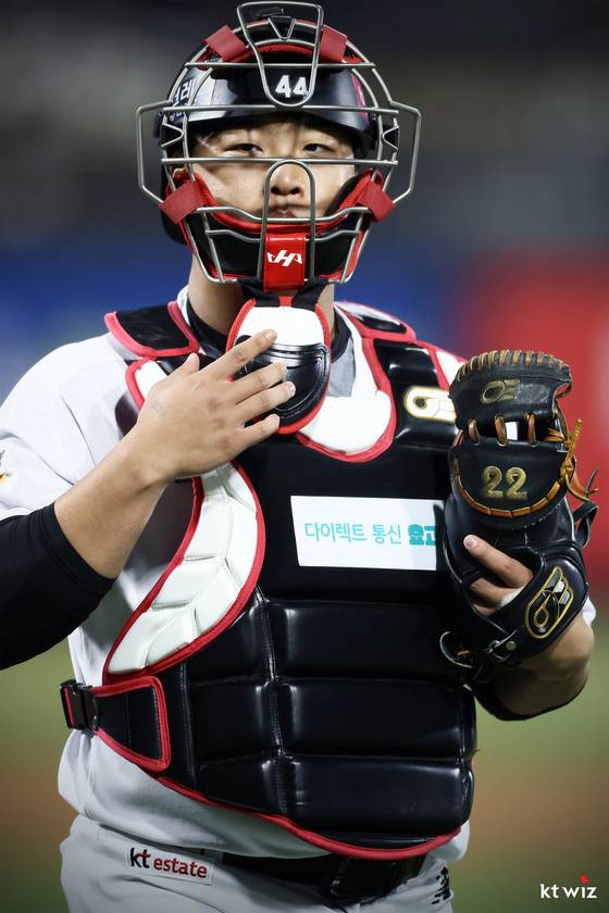 전 소속팀 KT 위즈 시절 포수 포지션을 소화하기도 했던 강백호(한화). (KT 제공)