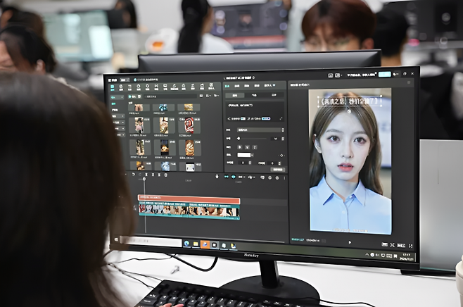 한 편집자가 AI 숏폼 드라마를 제작하고 있다. 게티이미지