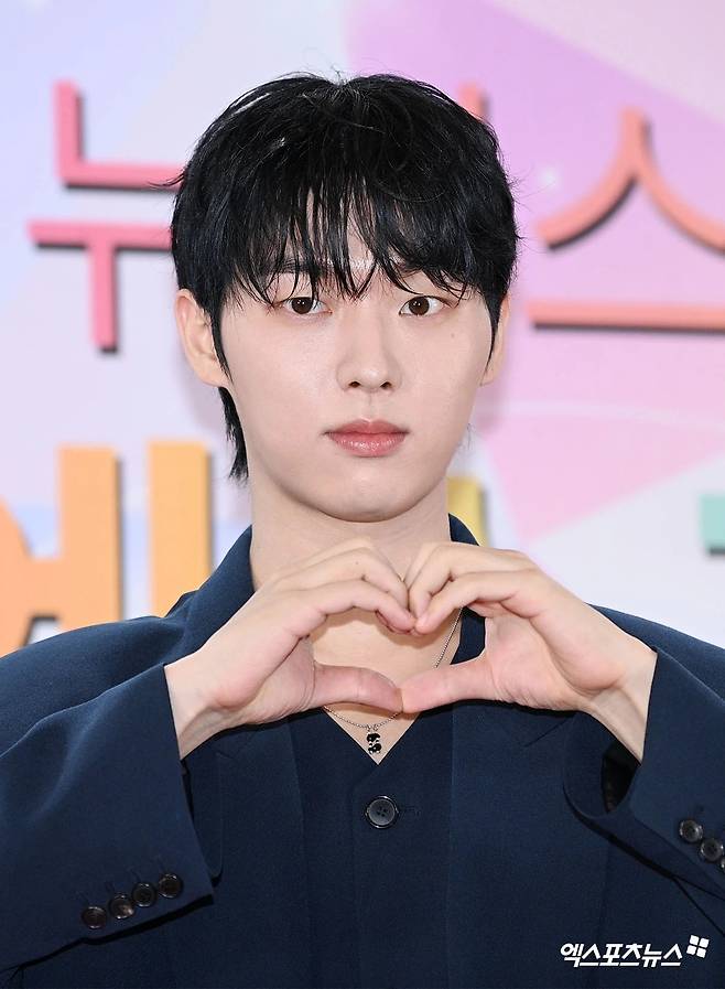 최현욱.