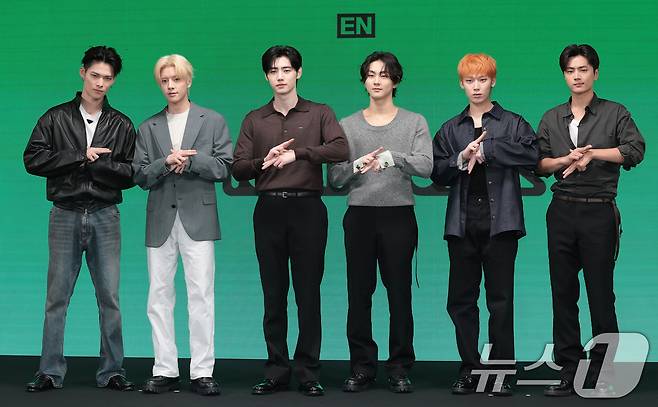 그룹 엔하이픈(ENHYPEN)의 니키(왼쪽부터)와 제이크, 성훈, 정원, 선우, 제이 ⓒ 뉴스1 권현진 기자