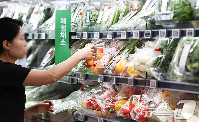서울 시내 한 대형마트 채소 코너 모습.ⓒ 뉴스1 이종수 기자
