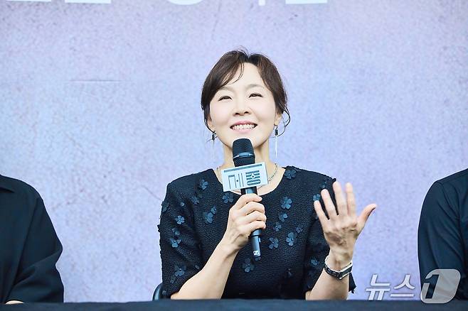 수미 역의 최지연은 "시대를 초월해서 꿈과 희망을 놓지 않고 살아가는 인물을 통해 현대를 살아가는 우리에게 삶의 굴곡이나 절망이 있지만, 그런 순간에도 꿈과 희망을 놓지 않고 살아가는 신념이 굉장히 아름답게 보여진다"고 말했다.