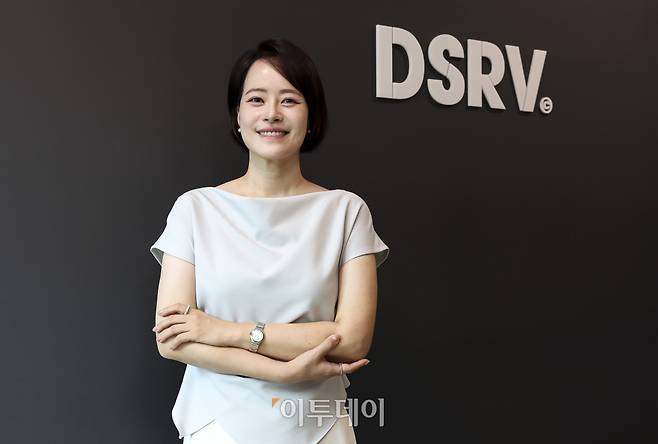 오유리 DSRV 준법감시인이 14일 서울 강남구 DSRV 본사에서 이투데이와 인터뷰에 앞서 사진촬영을 하고 있다.(고성준 기자 joonko1@)