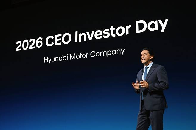호세 무뇨스 현대차 대표이사 사장이 ‘2026 CEO 인베스터 데이’에서 중장기 사업 전략을 설명하고 있다. (사진=현대차)