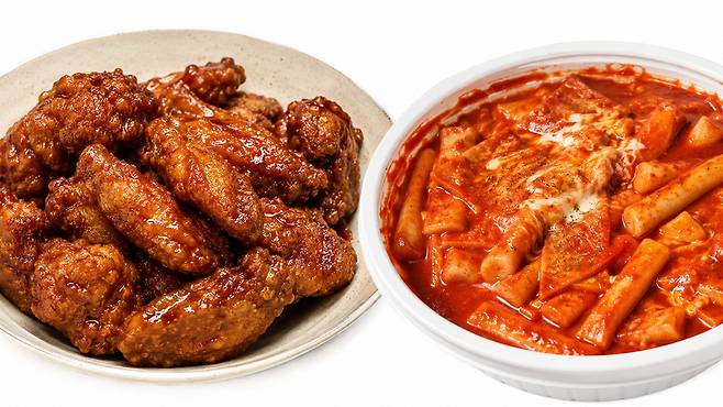 치킨과 떡볶이는 체내 잉여 에너지 축적과 위장관 부담을 가중할 우려가 있으므로, 맥주나 탄산음료 대신 물을 곁들이고 식후 직후 눕는 습관과 과도한 염분 추가를 지양하는 편이 바람직하다|출처: Chat GPT 생성