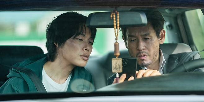 ‘들쥐’의 ‘제문재’(왼쪽·류준열)와 ‘노자’(설경구)./넷플릭스