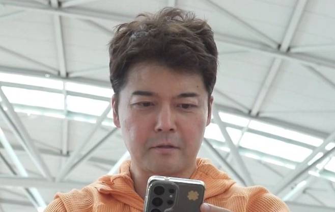 행선지를 검색 중인 전현무. 사진=MBC 예능 프로그램 '나 혼자 산다'